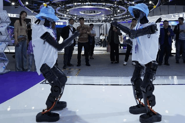 Discover Amazing Tech at Beijing’s Big Expo! 🚀 International high-tech expo kicks off in Beijing