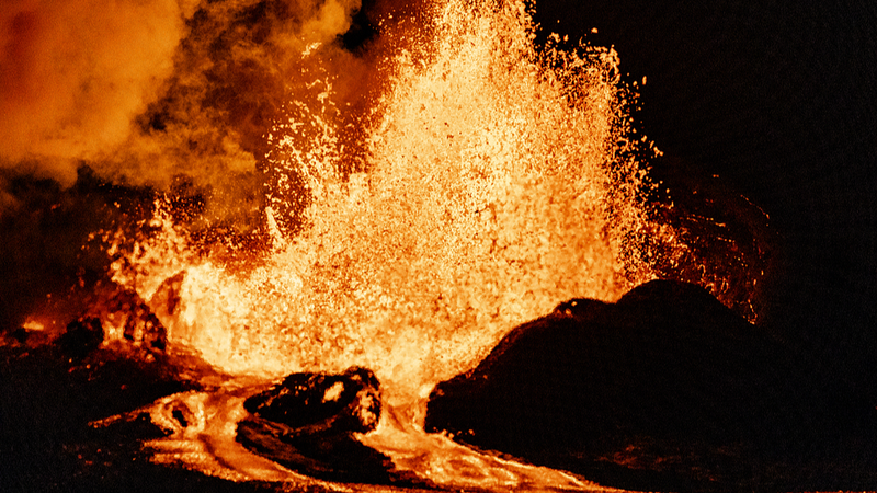 Wow! Hawaii’s Kilauea Volcano Erupts Again with Lava Fountains 1,000 Feet High! Live: Hawaii's Kilauea volcano erupts again since December video poster