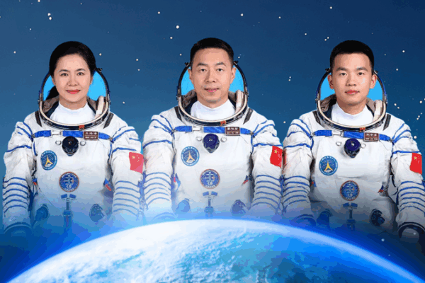 Shenzhou-19 Astronauts Return to Earth After Record-Breaking Spacewalk! Live: Special coverage of Shenzhou-19 crew's return to Earth video poster