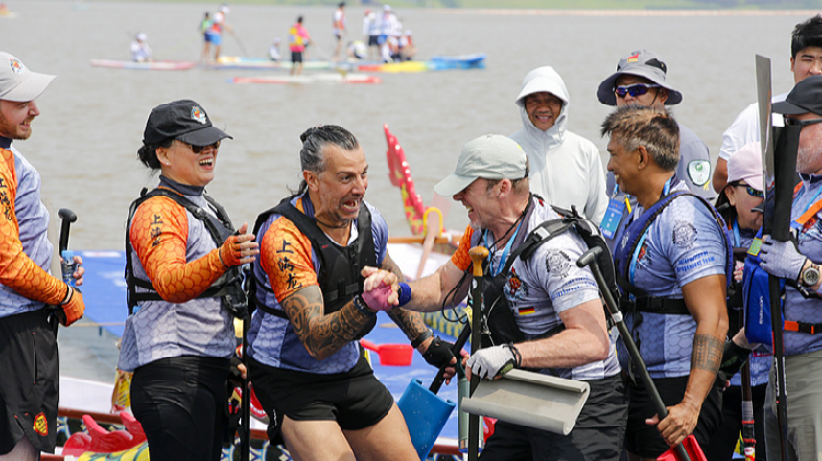 Nanchang International Dragon Boat Race ignites passion