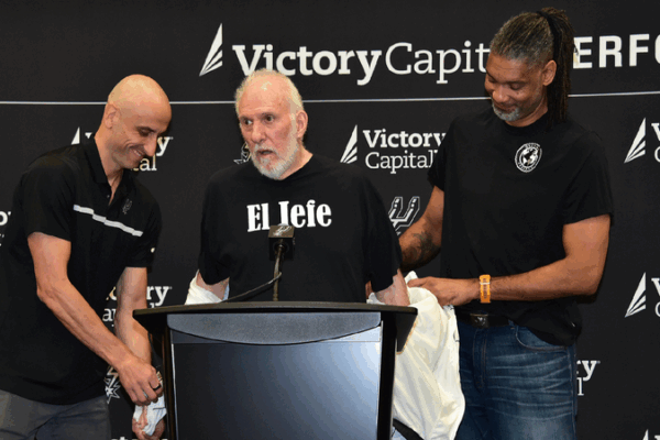 Legendary Coach Popovich Passes the Torch to New Spurs Coach Mitch Johnson Popovich speaks at press conference to introduce new Spurs coach