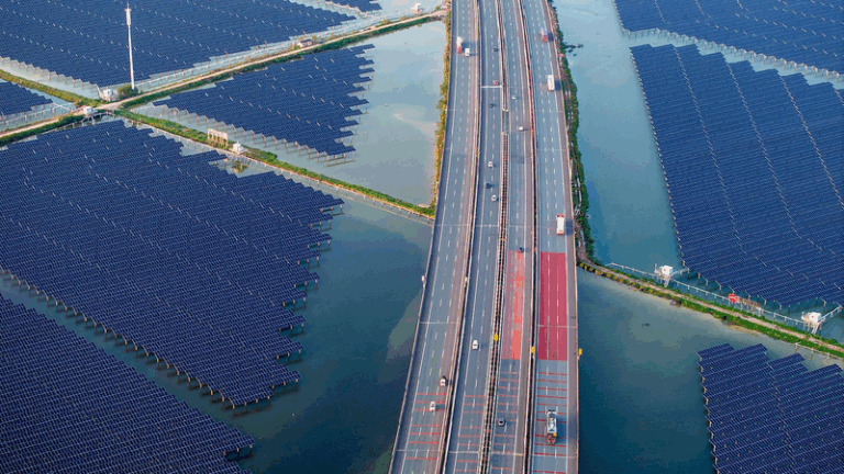 Report: China's new energy sector continues high-quality growth