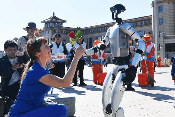 Robots and Adventure: Exploring China with High-Tech Helpers π€ποΈ Robots in scenic areas refresh China's tourist experience