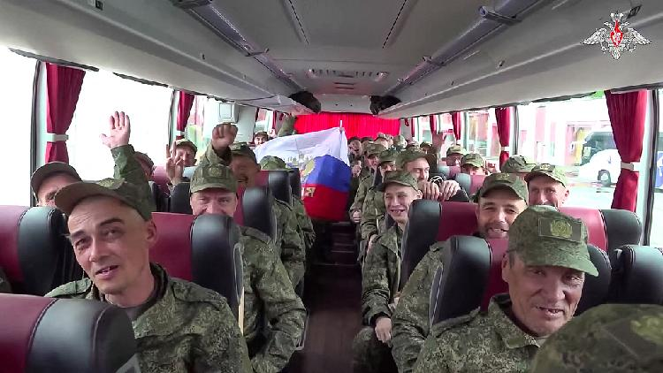 Russia and Ukraine Swap Hundreds of Prisoners in Biggest Exchange Yet! π Russia, Ukraine wrap up largest prisoner swap