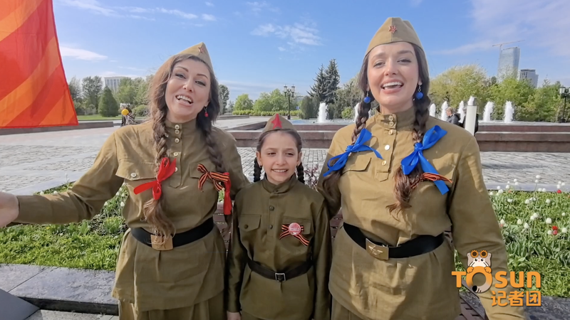 Singing ‘Katyusha’: Families Unite in Moscow to Honor War Heroes Russian World War II veterans' family sing 'Katyusha' in Moscow video poster