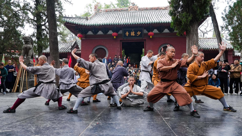 Shaolin monks show amazing flexibility in soft kung fu