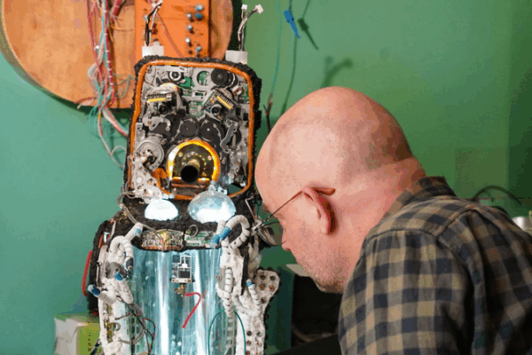 Meet Guibog, The French Artist Turning Trash into Musical Treasures! The French tinkerer in the hutong alleys