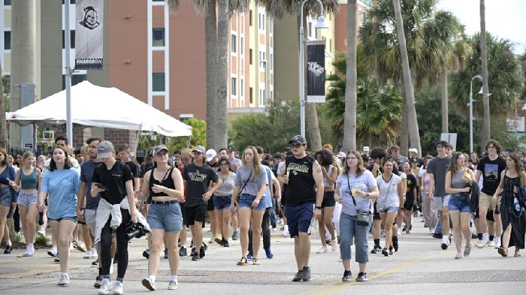 US Changes Visa Rules for Students from the Chinese Mainland π US announces new visa restrictions targeting Chinese students