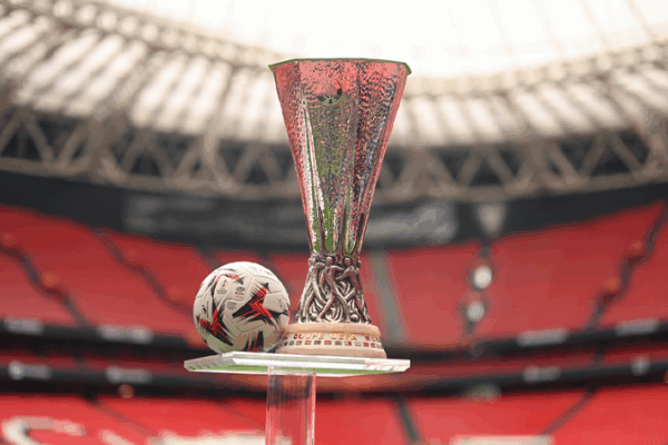 Manchester United and Spurs Gear Up to Turn Their Seasons Around! United, Spurs battle to save disastrous seasons