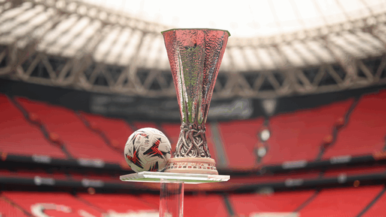 United, Spurs battle to save disastrous seasons