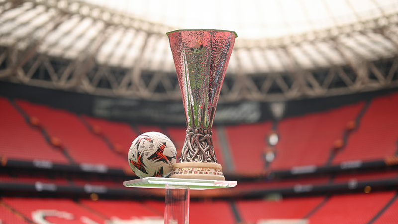 United, Spurs battle to save disastrous seasons