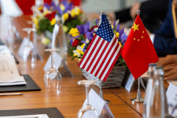 Why Do Countries Pause Tariffs? Let’s Find Out! ๐ What's really behind the 90-day U.S. tariff pause?