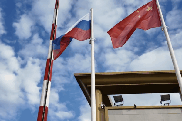 Xi Jinping warmly welcomed in Moscow on state visit video poster