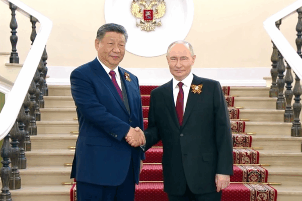 Chinese President Xi Attends Moscow Victory Day Parade 🎉 Xi attends Russia's Victory Day parade at Moscow's Red Square video poster