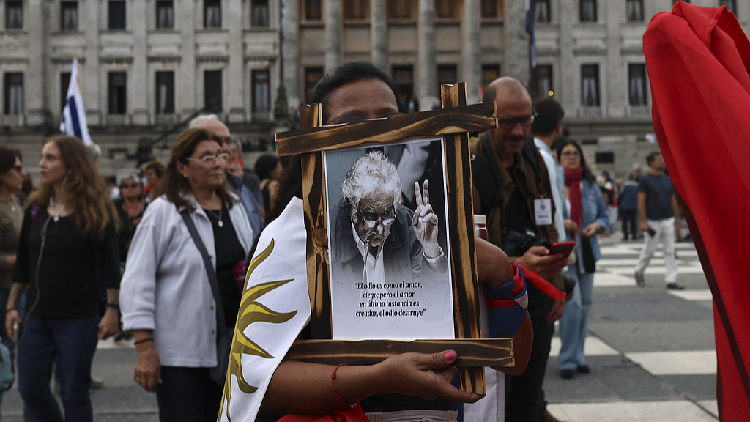 Xi_extends_condolences_over_death_of_Uruguays_former_president - My Global News: Young Voices Xi extends condolences over death of Uruguay's former president