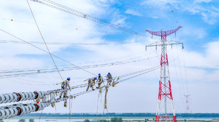 500 kV power transmission project completes Huaihe River crossing
