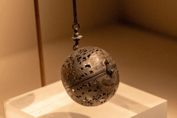 Ancient Chinese Gadget to Stay Cool: The Magical Scented Censer Ancient Chinese ways to stay cool: Gilded silver censer with openwork