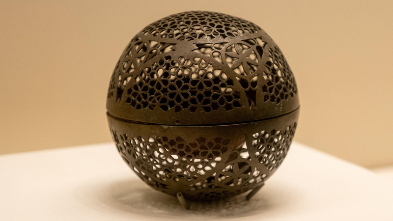 Ancient Chinese ways to stay cool: Openwork copper incense burner