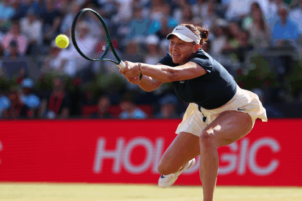Amanda Anisimova Upsets Top Seed Zheng Qinwen to Reach Queen’s Club Final 🎾 Anisimova beats Zheng Qinwen and will face Maria in Queen's Club final