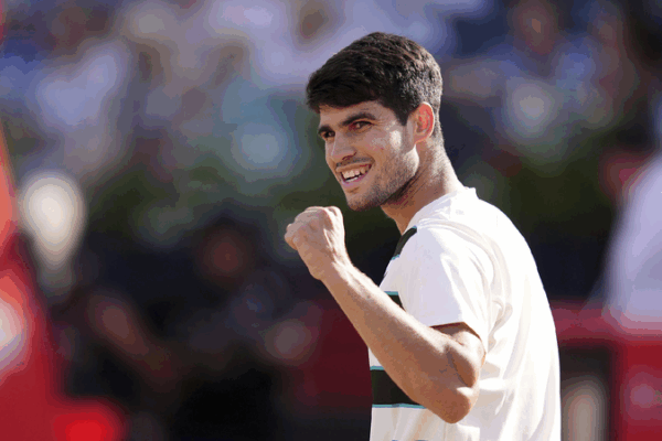 Carlos Alcaraz sets up Queen's Club title showdown with Jiri Lehecka