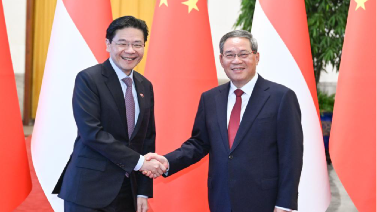 China, Singapore pledge close exchange and cooperation
