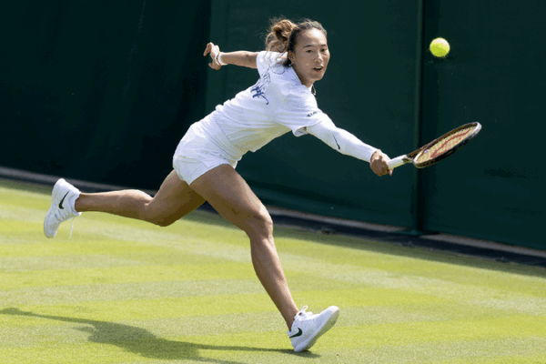China’s Tennis Star Zheng Qinwen Set to Face Siniakova at Wimbledon 🎾 China's Olympic champion Zheng to face Siniakova first at Wimbledon