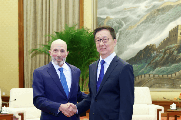 Chinese Vice President Meets U.S. Delegation: Building Bridges π Chinese VP meets U.S. delegation, urges win-win cooperation