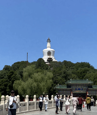 Discover Beihai Park: Beijing’s Ancient Garden of Fun! ๐ณ๐ฏ Enjoy the historic and natural beauty of Beihai Park video poster