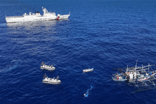 Unveiling the Real Story of Fishermen in the South China Sea ๐ฃ 'Food Delivery' Documentary: Tears, danger, and distorted reality