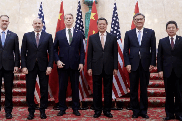 China and the US Are Talking About Trade! π€π He Lifeng urges dialogue, cooperation on China-U.S. trade disputes