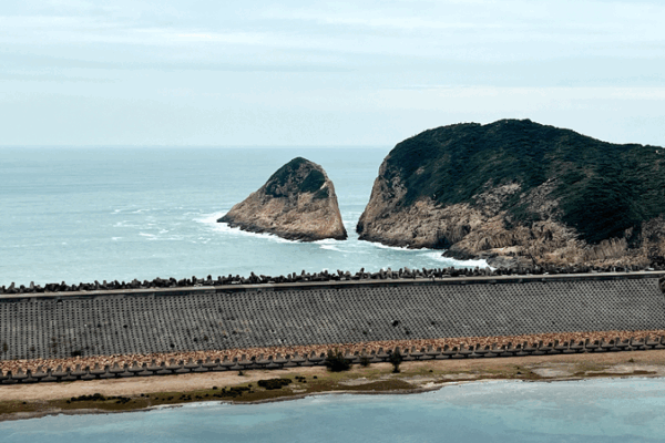 Hong Kong’s Geopark: A Natural Movie Star! 🌟 Hong Kong UNESCO Global Geopark draws filmmakers with unique geology