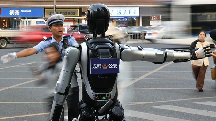 Humanoid_robot_offers_traffic_services_in_Chengdu - My Global News: Young Voices Humanoid robot offers traffic services in Chengdu