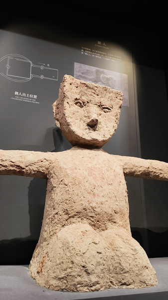 International visitors immersed in Chinese heritage at Hunan Museum video poster