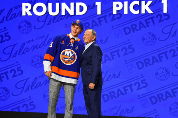 Islanders Pick Defenseman Schaefer as No. 1 in NHL Draft! Islanders choose Erie defenseman Schaefer with No. 1 pick in NHL draft