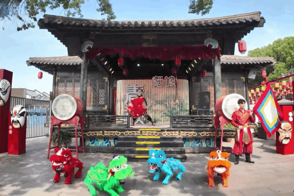 Jiangsu’s Football League Turns Games into Festivals 🎉⚽ Jiangsu's city league blends football passion with cultural flair video poster