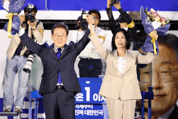 Discovering South Korea’s Elections: Meet Lee Jae-myung! π°π· Lee Jae-myung takes office as South Korea's president
