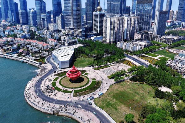 Discover the Spiraling Red Sculpture at Qingdao’s May Fourth Square! π¨π³ Live: Check out May Fourth Square in Qingdao