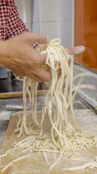 Noodles_with_heart_Beijings_homespun_hospitality_in_a_bowl_poster - My Global News: Young Voices Noodles with heart: Beijing's homespun hospitality in a bowl video poster