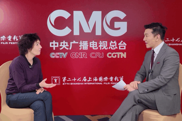 British Director Kim Longinotto Talks Movies at Shanghai Film Festival One-on-one with SIFF documentary jury president Kim Longinotto video poster