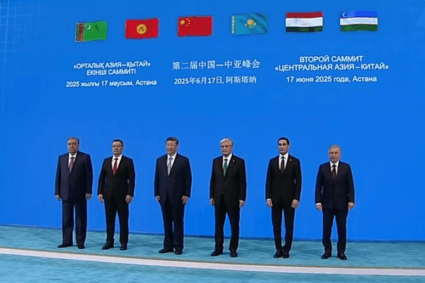 President Xi Welcomes Central Asian Leaders at Big Summit in Kazakhstan! President Xi attends welcome ceremony of 2nd China-Central Asia Summit video poster