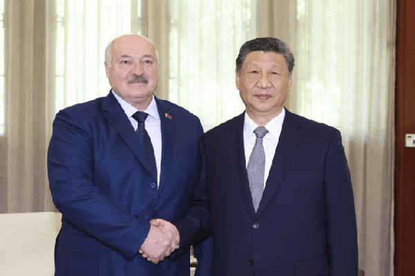 China and Belarus Leaders Meet: Friendship Blossoms! President Xi meets Belarusian President Lukashenko in Beijing