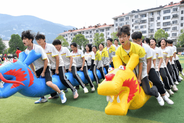 Schools Across China Help Students Relax Before the Gaokao 🎓 Schools help students de-stress before gaokao
