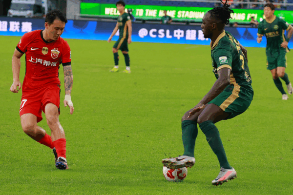 Shanghai Port Sail to 3-1 Victory Over Henan! ⚽ Shanghai Port cruise past Henan to maintain pressure on Beijing Guoan