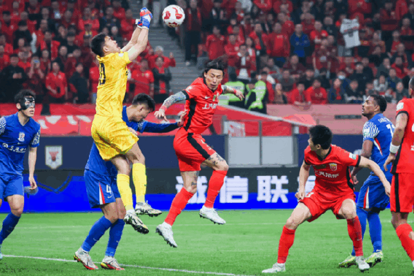 Hat-Trick Hero Andre Luis Leads Shanghai Shenhua to Victory in Epic Derby! ⚽️🏆 Shanghai Shenhua edge Shanghai Port in CFA Cup round of 16 derby