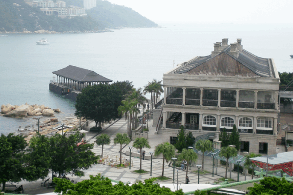 Discover Hong Kong’s Movie Magic at Murray House and Blake Pier! 🎬 Shooting scenes of HK movies: Murray House and Blake Pier in Stanley