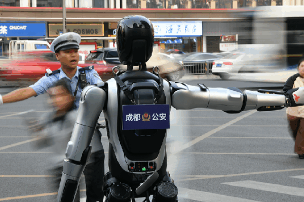 Smart robots undergo real-world testing in SW China tech hub