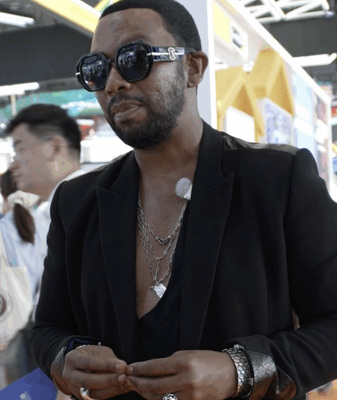 Designer David Tlale Amazed by China’s Cool Tech Boom! ๐ South African designer David Tlale on China's rapid transformation video poster