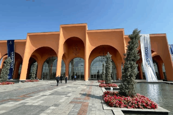 Uzbekistan and China: Building a Bright Future Together π Tashkent's China wave: Uzbekistan fosters eastern partnerships
