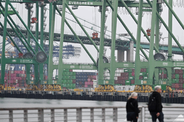 Why the US Economy is Facing Some Tough Challenges ๐ค๐ฐ The US economy navigates a complex and challenging landscape