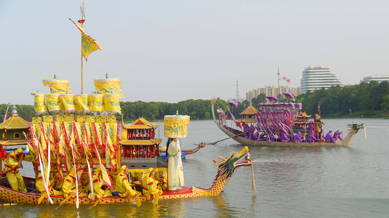 Traditional dragon boat event draws spectators in Shanghai